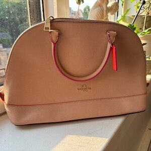 🇺🇸 NWOT Beautiful Salmon Pink Coach Sierra Satchel with Vibrant Color Accents